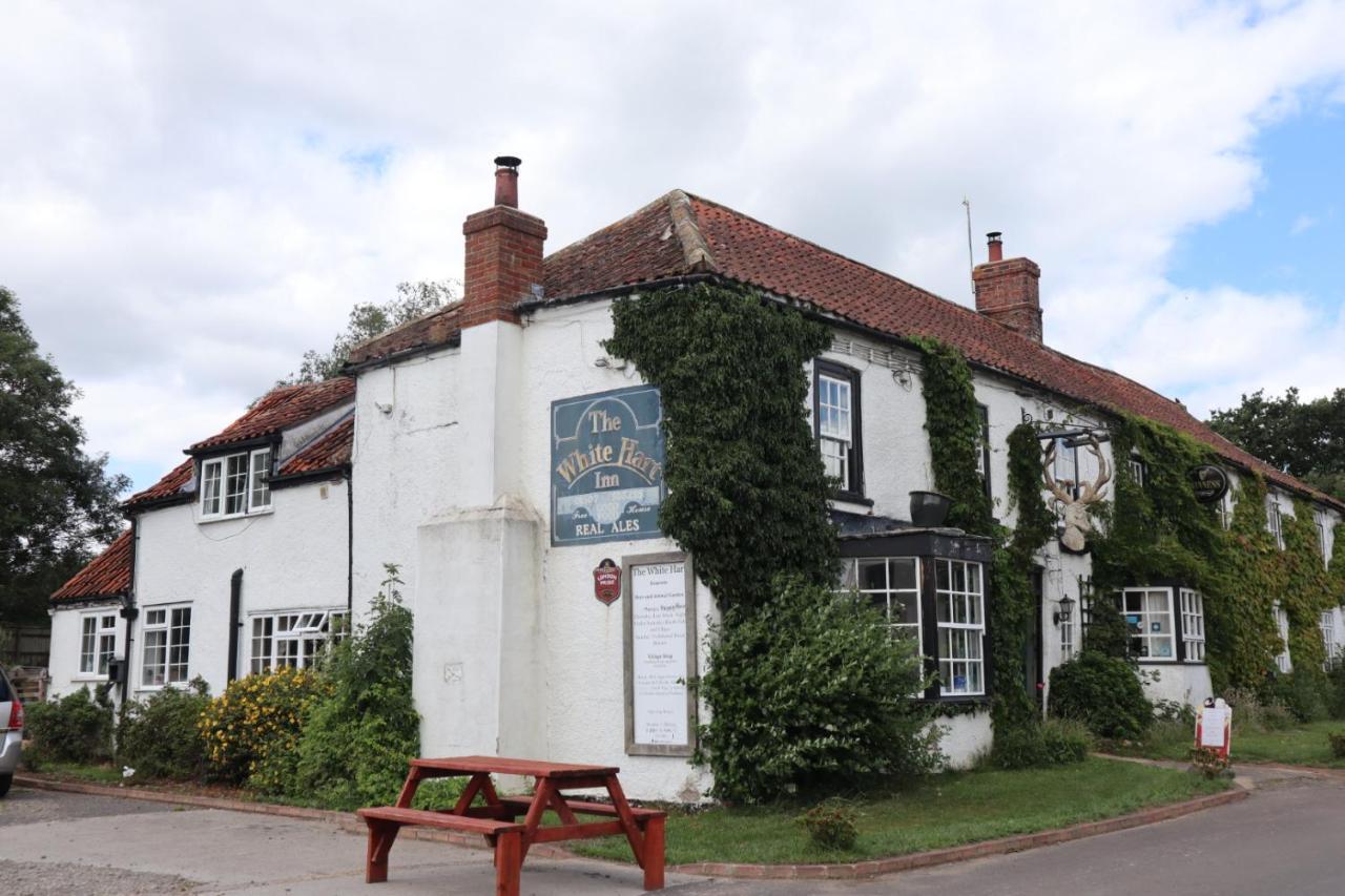 The White Hart Inn Tetford Екстериор снимка