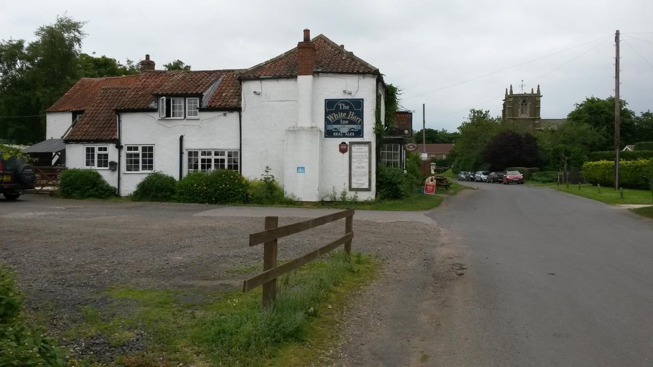 The White Hart Inn Tetford Екстериор снимка